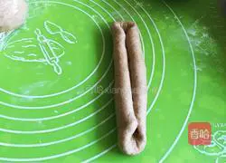 Illustration of how to make rye bacon cheese bread 14