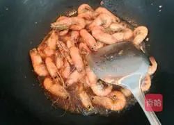 Illustration of how to make finger-sucking prawns with garlic and ginger 16