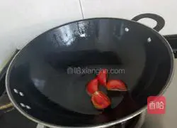 Illustration of how to make fried tomato noodles with soy sauce and tomato sauce 7