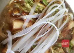 Illustration of braised pork and cabbage vermicelli 12