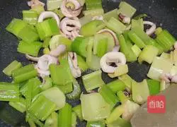 Illustration of how to cook squid and celery 12