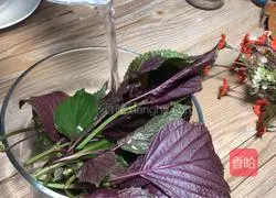 Illustration of how to make steamed fish head with perilla 3