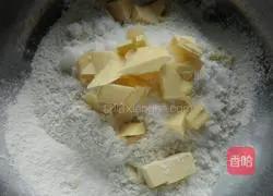 Illustration of how to make raisin scones 3