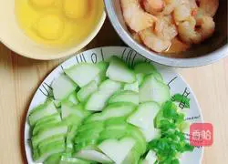 Illustration of how to make tomato sauce, chayote and shrimp 5
