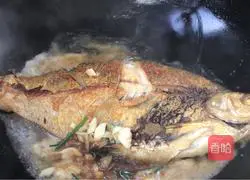 Recipe for braised Wuchang fish with pickled cabbage Illustration 7