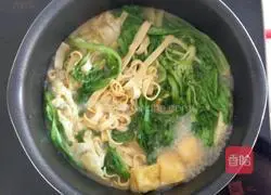 Illustration of making Malatang in physical store 10