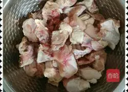 Making a dish for love - Illustration of how to make a small chicken stewed with mushrooms 1