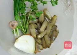 Illustration of how to make fragrant razor clams 1