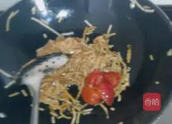 Illustration of how to make fried tomato noodles with soy sauce and tomato sauce 12