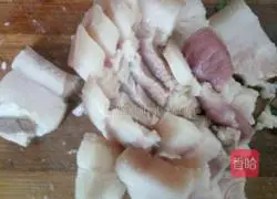 Illustration of how to make twice-cooked pork with celery 2