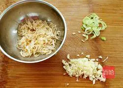 Illustration of how to make shrimp skin pot tofu 6