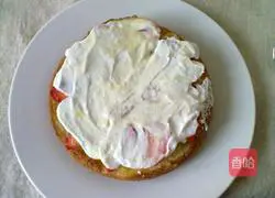 DIY Strawberry Cream Cake Recipe Illustration 4