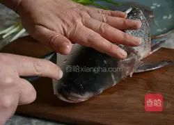 Illustration of how to make fish head with chopped pepper 2