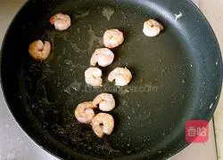 Illustration of how to make scrambled eggs with shrimps 5