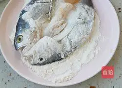 Illustration of how to cook yellow croaker in pot 4