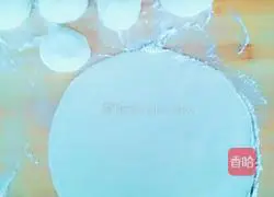 Illustration of how to eat spring pancake rolls at the beginning of spring 5