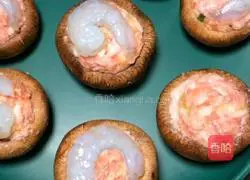 Illustration of how to stuff mushrooms with meat 7