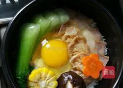 Illustration of how to make clay pot rice with preserved meats 10