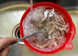 Illustration of how to fry squid tentacles 7