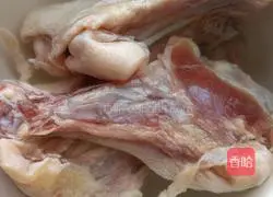 Illustration of how to make duck legs with fragrant sauce 1