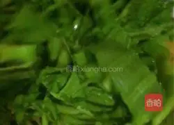 Illustration of how to stir-fry winter bamboo shoots with Fujian mustard greens 9