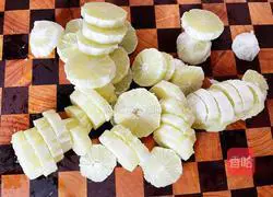 Illustration of making homemade limoncello 7