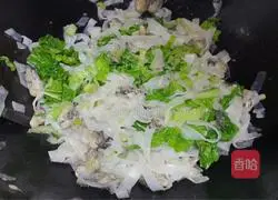 Illustration of how to make fried rice noodles with oysters 8