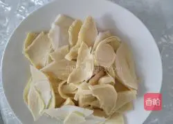 Illustration of how to make stir-fried pork belly with winter bamboo shoots and sauerkraut 3