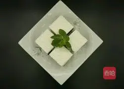 Illustration of how to make white and black yogurt mousse 16