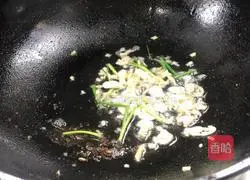 Illustration of how to make crispy fish with chopped pepper 8