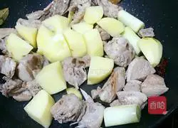 Illustration of how to make potato beer duck 7