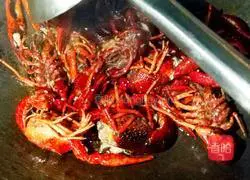 Illustration of how to make garlic crayfish 5