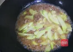 Illustration of how to cook chayote with sauce 5