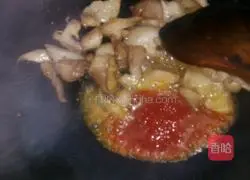 Illustration of how to cook twice-cooked pork with bamboo shoots 11