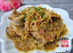 #Northeast#Illustration of how to stew sauerkraut with big bones 1