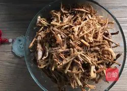 Illustration of how to make pork knuckles stewed with dried bamboo shoots 4