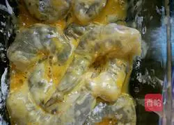 Illustration of how to make fried shrimps 9