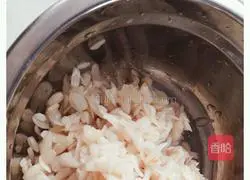 Illustration of how to stir-fry lily with pumpkin 3