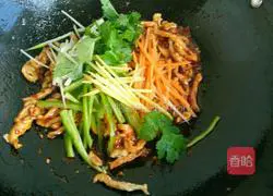 Illustration of authentic Northeastern spicy shredded pork 12
