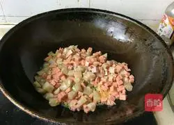 Illustration of how to make stir-fried three dices 6