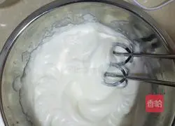 Illustration of how to make raisin cream cake roll 6