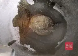 Illustration of how to make steamed scallops with loofah 2