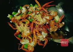 Illustration of how to make spicy crayfish 3