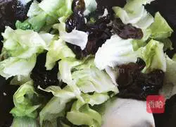 Illustration of how to make lettuce with fungus and oyster sauce 3
