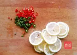 Illustration of how to make lemon wing tips 4