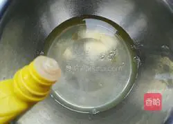 Illustration of how to make dragon fruit cream cake roll 6