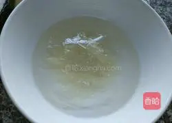 Illustration of how to make matcha mousse 5