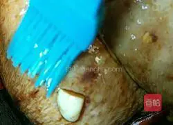 Illustration of how to braise chicken legs in rice cooker 9