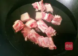 Illustration of how to cook pork ribs with colored peppers and potatoes 4