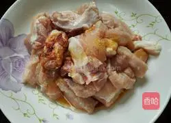 Illustration of how to make plum juice strips 3